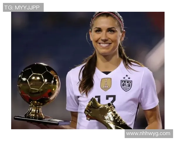 法国退役足球明星风采依旧颜值与实力并存的传奇人物