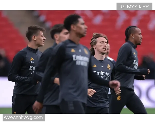 布加勒斯与葡萄牙体育的激烈对决揭示足球战术与球队实力的较量 布加勒斯与葡萄牙体育的激烈对决揭示足球战术与球队实力的较量